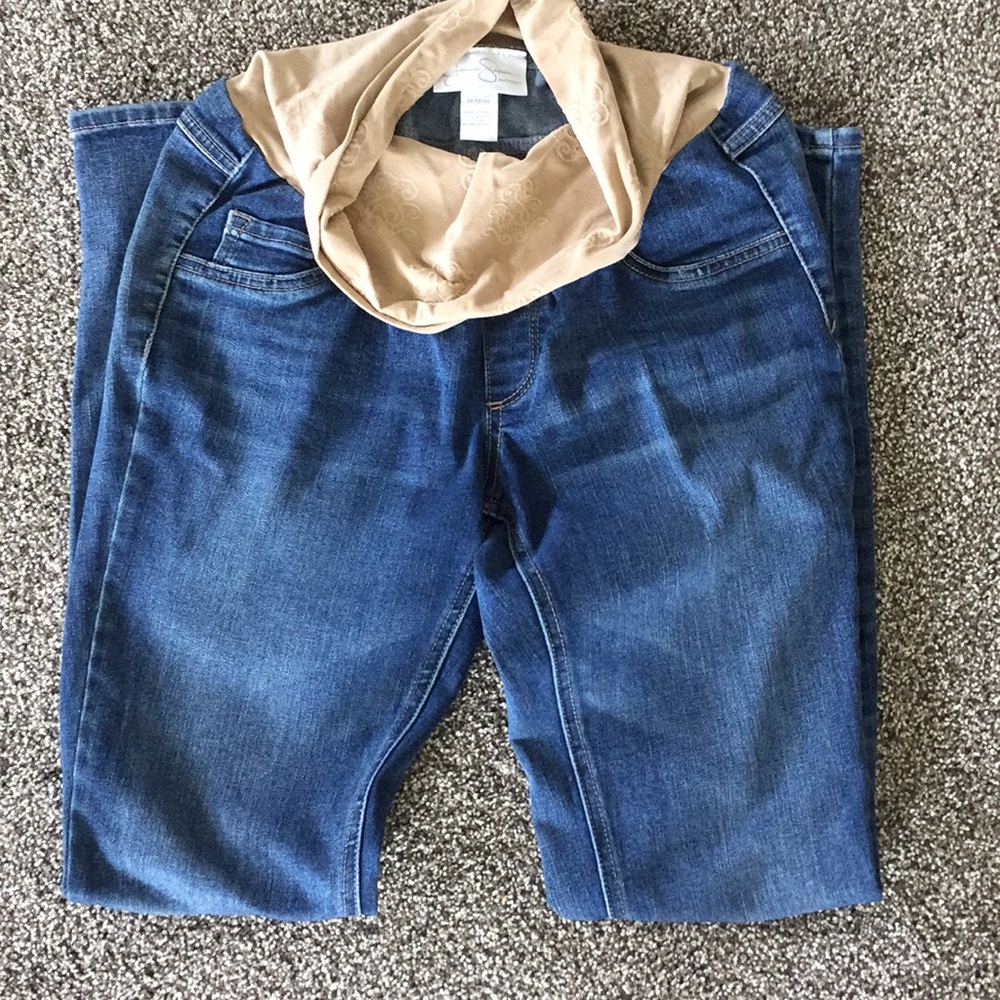 Jessica Simpson Maternity jeans!